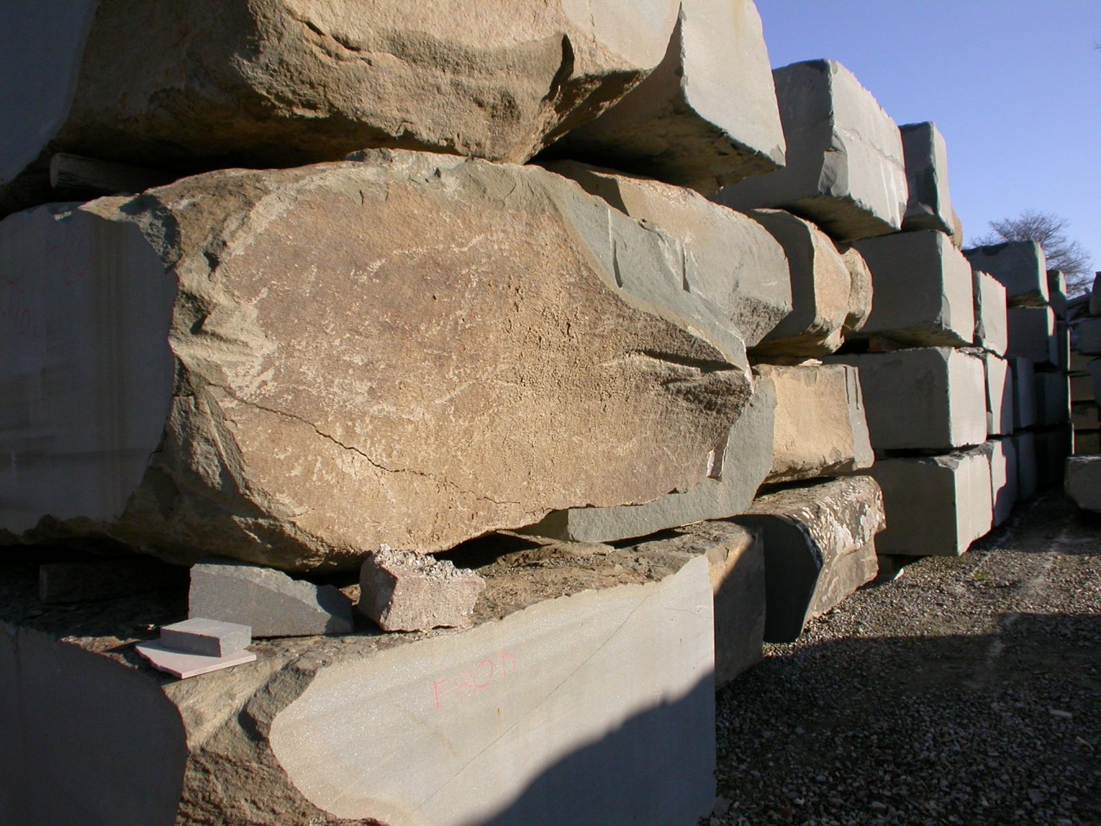 Fontana da muro in pietra arenaria grigia serena - Recuperando